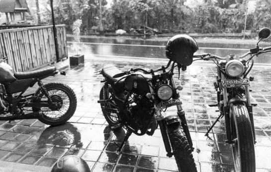 Conseils pour rouler en moto sous la pluie